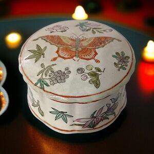 Vtg Butterfly Porcelain Trinket Box Jewelry Chinoiserie Floral Asian Handpainted
